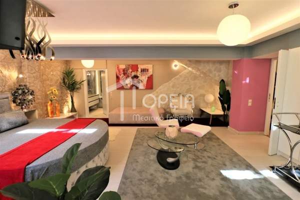 תמונת גליפדה, אתונה למכירה (1)