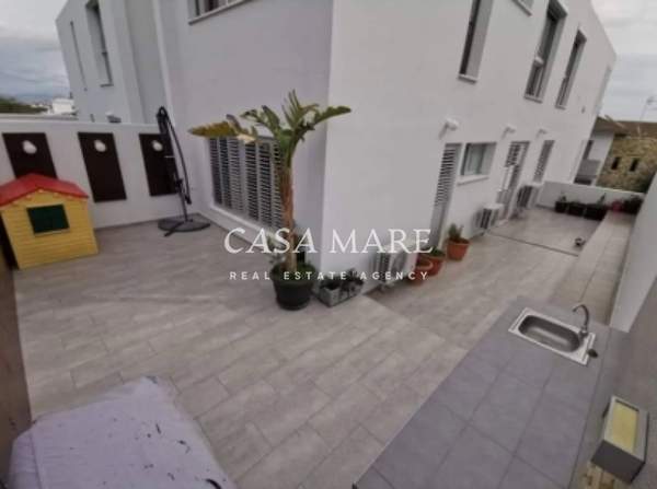 תמונת לקאטמיה, ניקוסיה למכירה