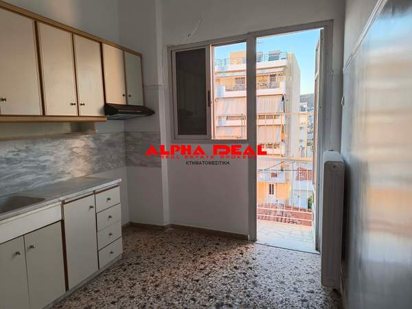 תמונת קראטסיני, אתונה למכירה (1)