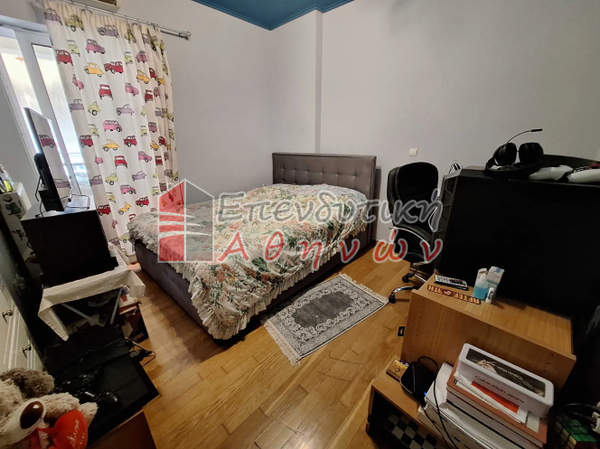 תמונת נאה סימרני, אתונה למכירה