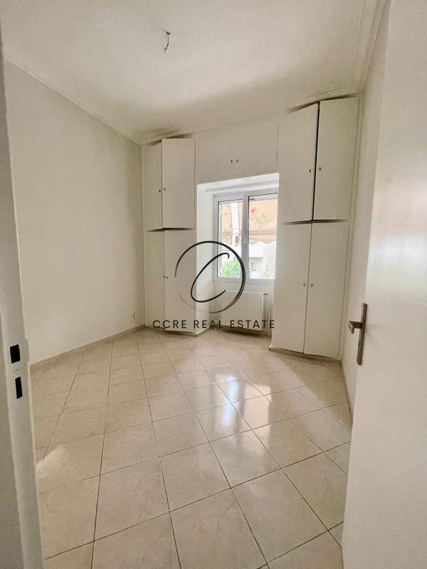 תמונת מרוסי, אתונה למכירה (1)