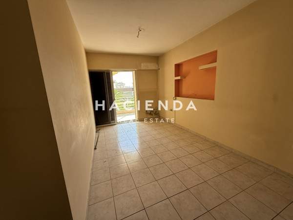 תמונת גליפדה, אתונה למכירה