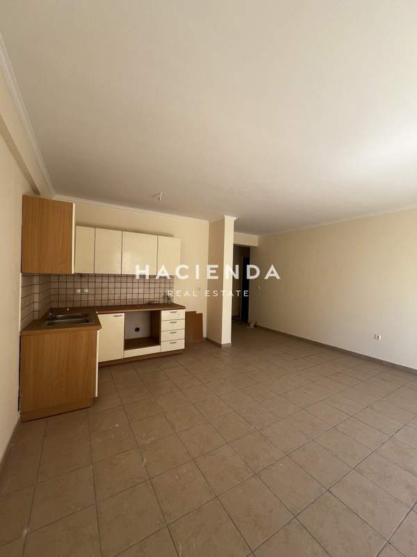 תמונת גיזי, אתונה למכירה (1)