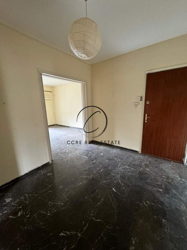 תמונת מרוסי, אתונה למכירה (1)