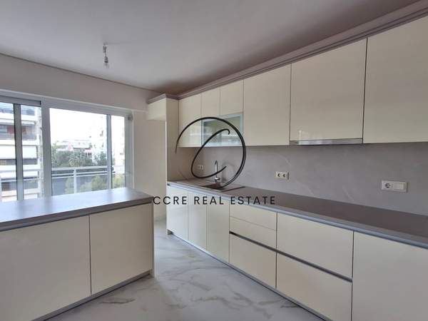 תמונת גליפדה, אתונה למכירה (1)