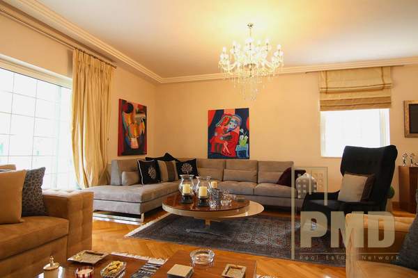 תמונת גליפדה, אתונה למכירה (1)