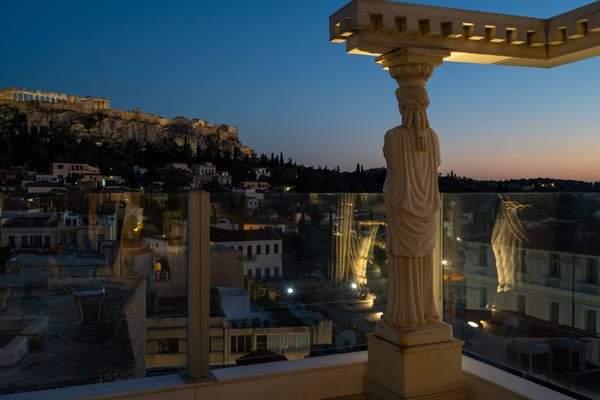 תמונת מונסטראקי, אתונה למכירה (1)