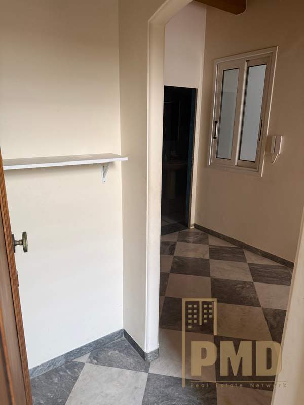 תמונת סינטגמה, אתונה למכירה (1)