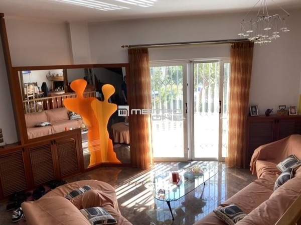 תמונת חאלנדרי, אתונה למכירה (1)