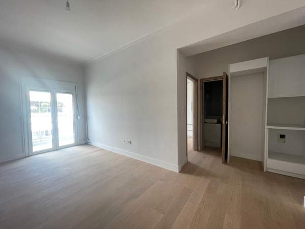 תמונת פנגרטי, אתונה למכירה (1)