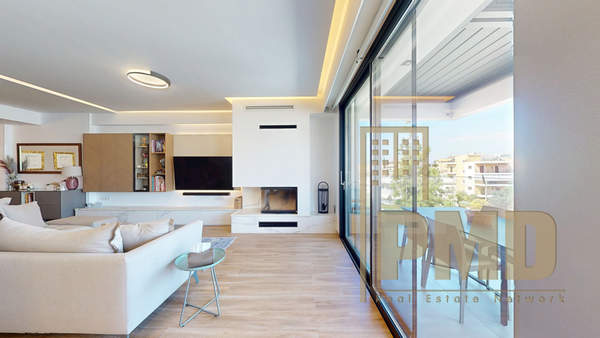 תמונת גליפדה, אתונה למכירה (1)