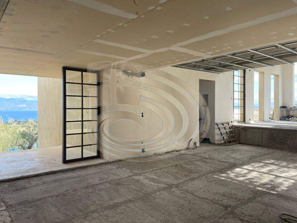 תמונת כלקיס (דרום), אוויה למכירה