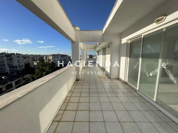 תמונת פאליו פאלירו, אתונה למכירה