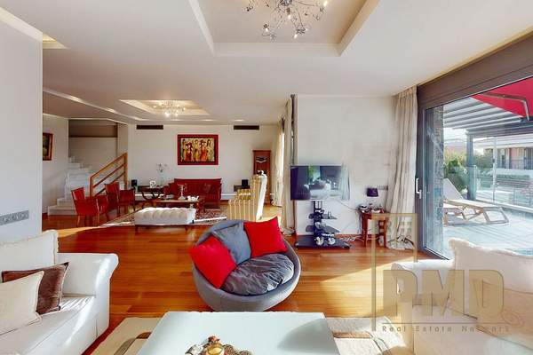 תמונת גליפדה, אתונה למכירה (1)