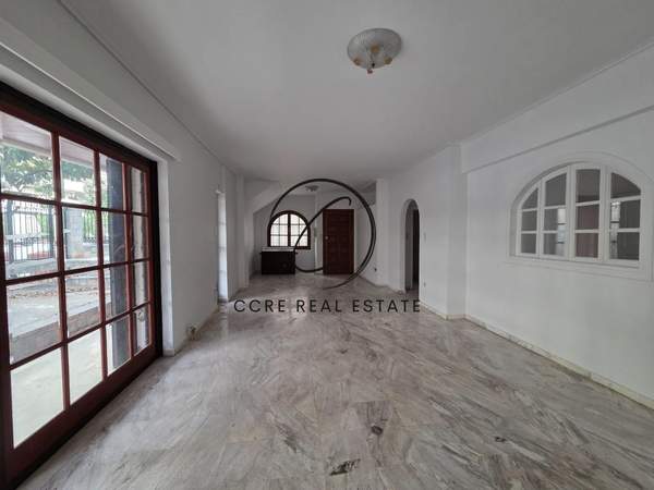 תמונת מרוסי, אתונה למכירה (1)