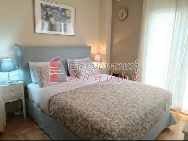 תמונת אקסרחיה, אתונה למכירה (1)