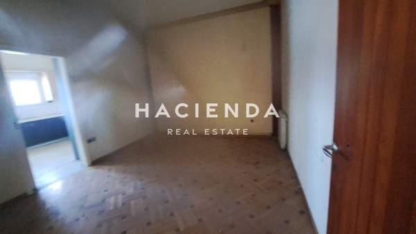 תמונת חיידרי, אתונה למכירה