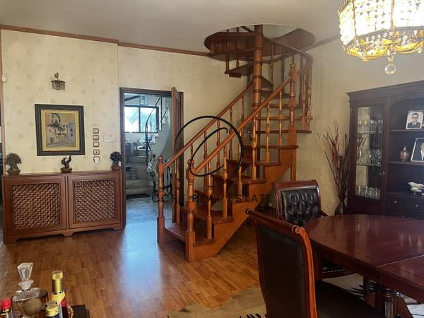 תמונת מרוסי, אתונה למכירה (1)