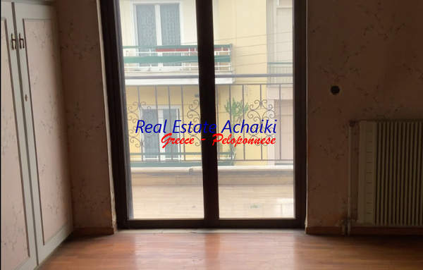 תמונת דירות עובדות, פטרס למכירה