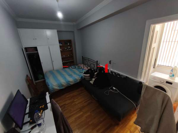 תמונת נאה קיפסלי, אתונה למכירה