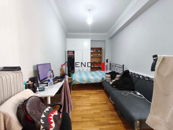 תמונת נאה קיפסלי, אתונה למכירה