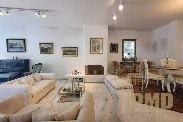 תמונת גליפדה, אתונה למכירה (1)