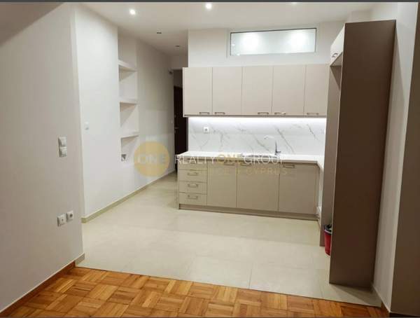 תמונת גרוואה, אתונה למכירה (1)