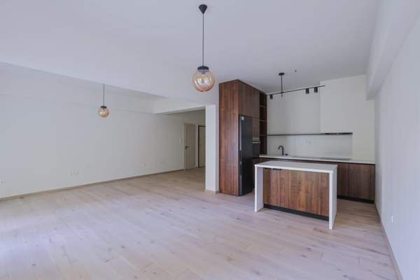 תמונת אקסרחיה, אתונה למכירה (1)