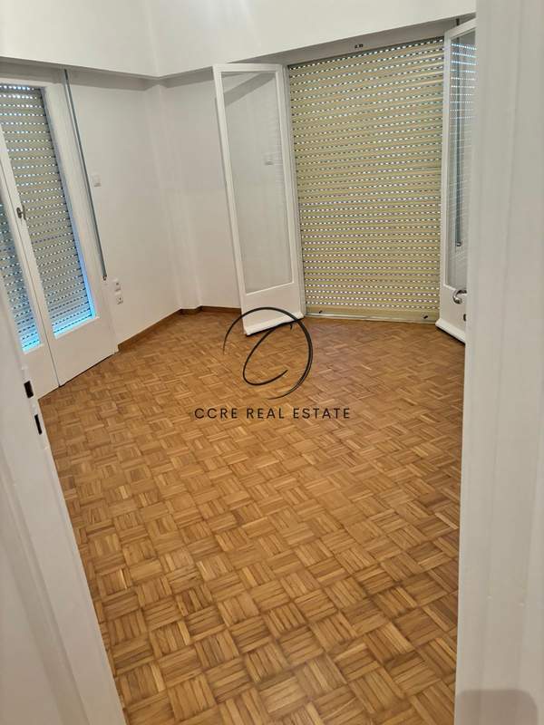 תמונת אמפלוקיפי, אתונה למכירה (1)