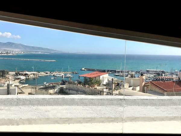 תמונת קסטלה, פיראוס למכירה (1)