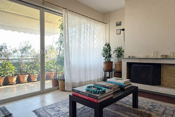 תמונת חאלנדרי, אתונה למכירה