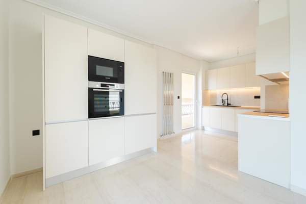 תמונת אלימוס, אתונה למכירה (1)