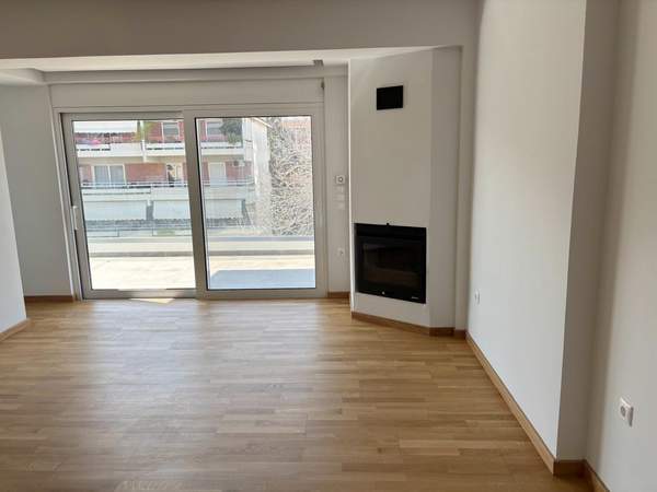 תמונת חאלנדרי, אתונה למכירה (1)