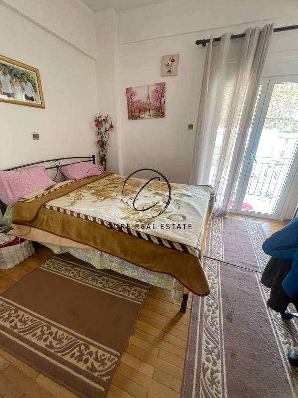 תמונת קולונוס, אתונה למכירה