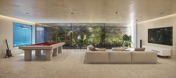 תמונת גליפדה, אתונה למכירה (1)