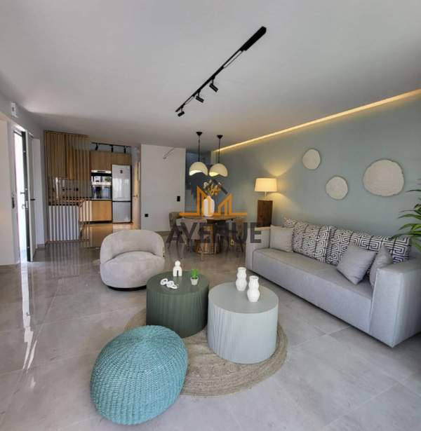 תמונת קסנדרה, כלקידיקי למכירה