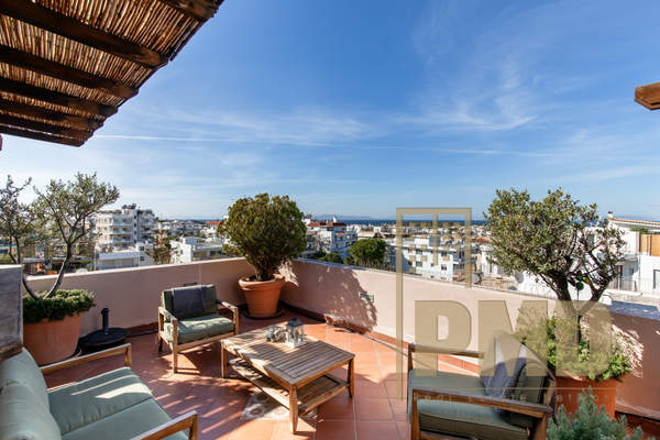 תמונת גליפדה, אתונה למכירה (1)