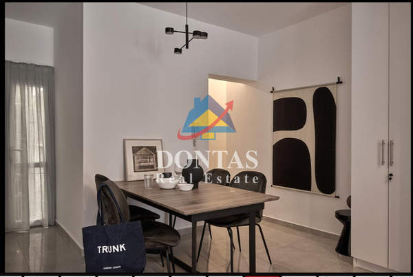 תמונת ויקטוריה, אתונה למכירה (1)