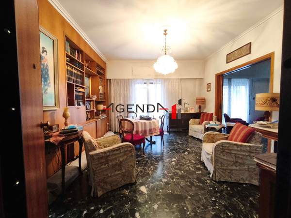 תמונת קאטו פטיסיה, אתונה למכירה (1)