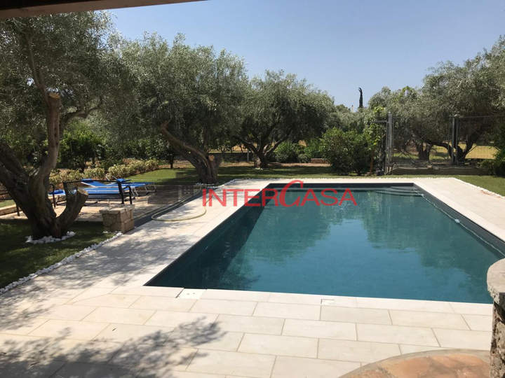תמונת אורופוס, אתונה למכירה