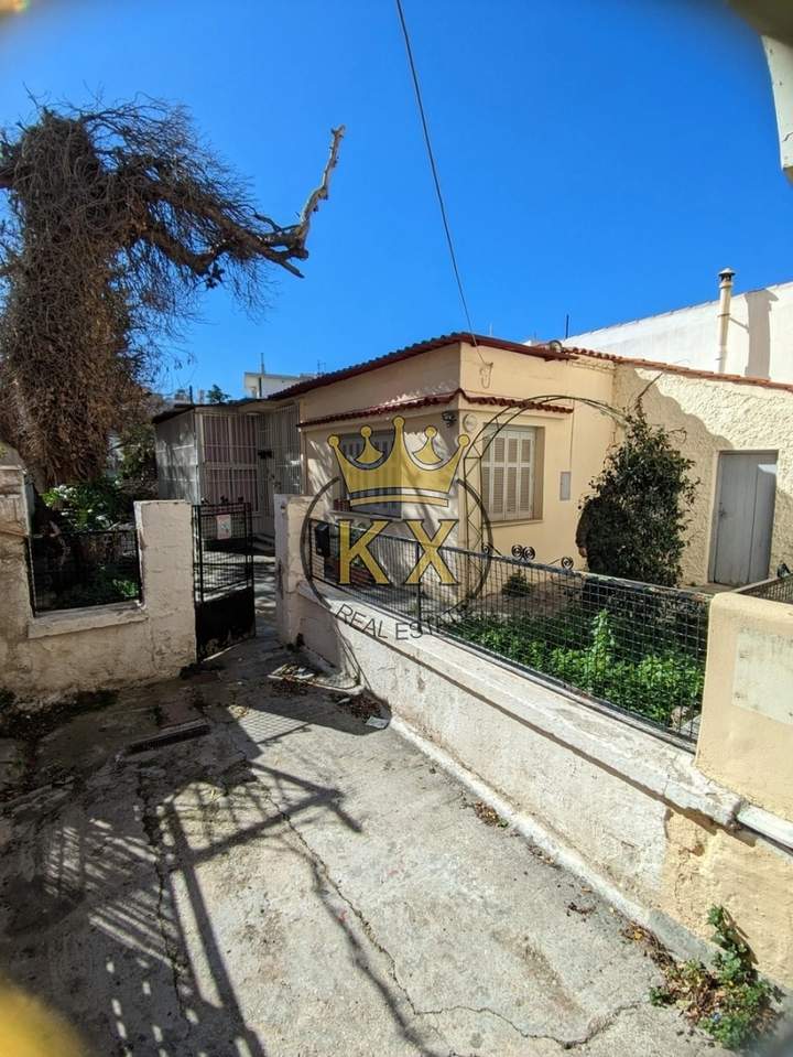 תמונת מרוסי, אתונה למכירה