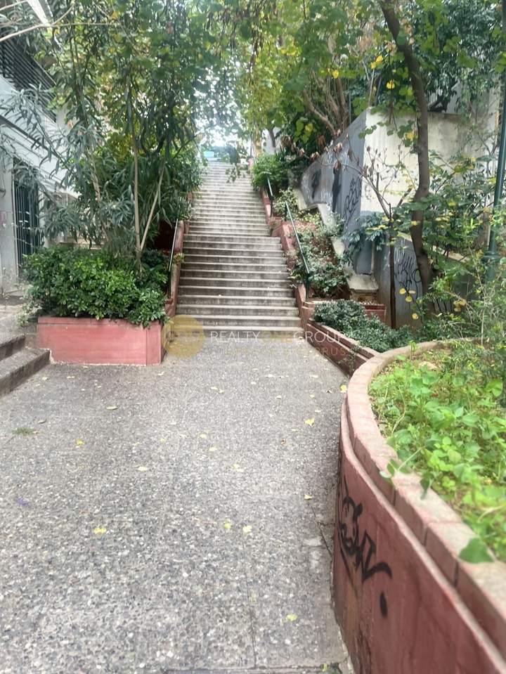 תמונת אליסיה, אתונה למכירה