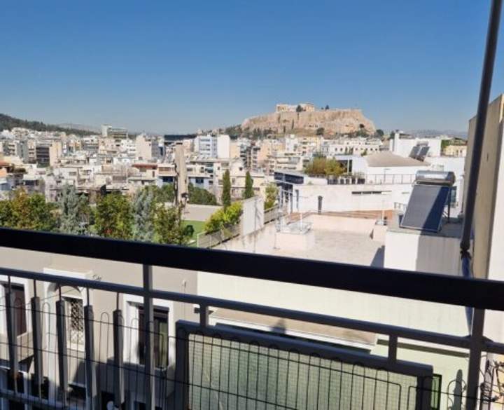 תמונת מץ, אתונה למכירה