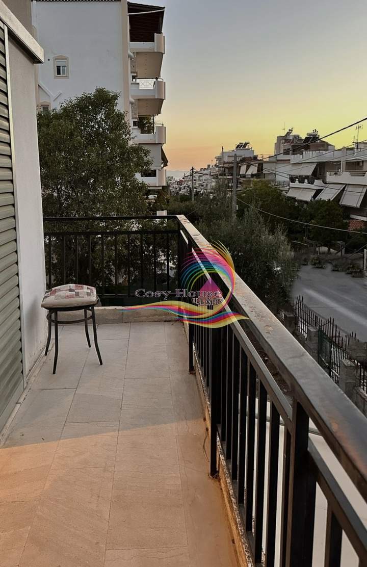 תמונת גליפדה, אתונה למכירה