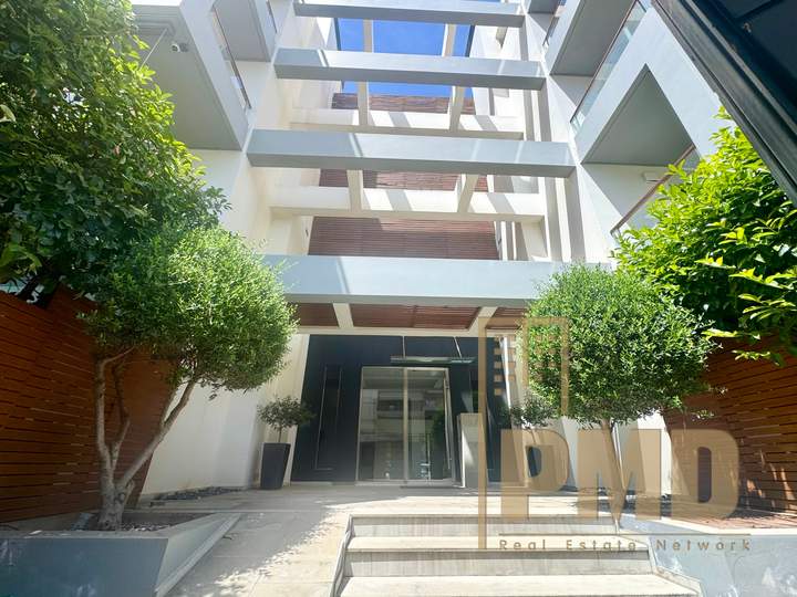 תמונת גליפדה, אתונה למכירה