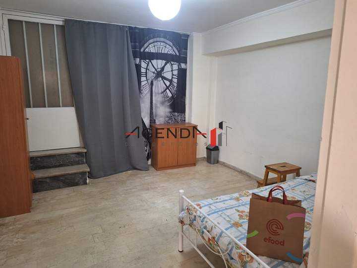 תמונת גודי, אתונה למכירה