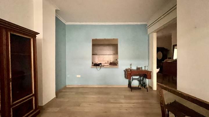 תמונת פנגרטי, אתונה למכירה
