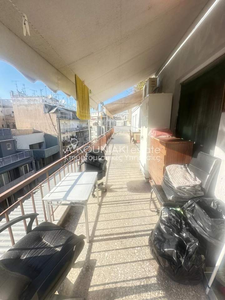 תמונת אומוניה, אתונה למכירה