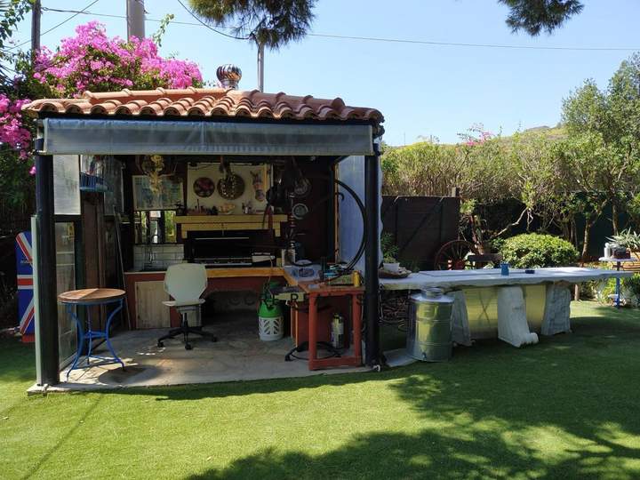 תמונת לאבראוטיקי, אתונה למכירה