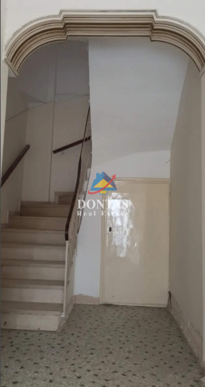 תמונת קאטו פטיסיה, אתונה למכירה
